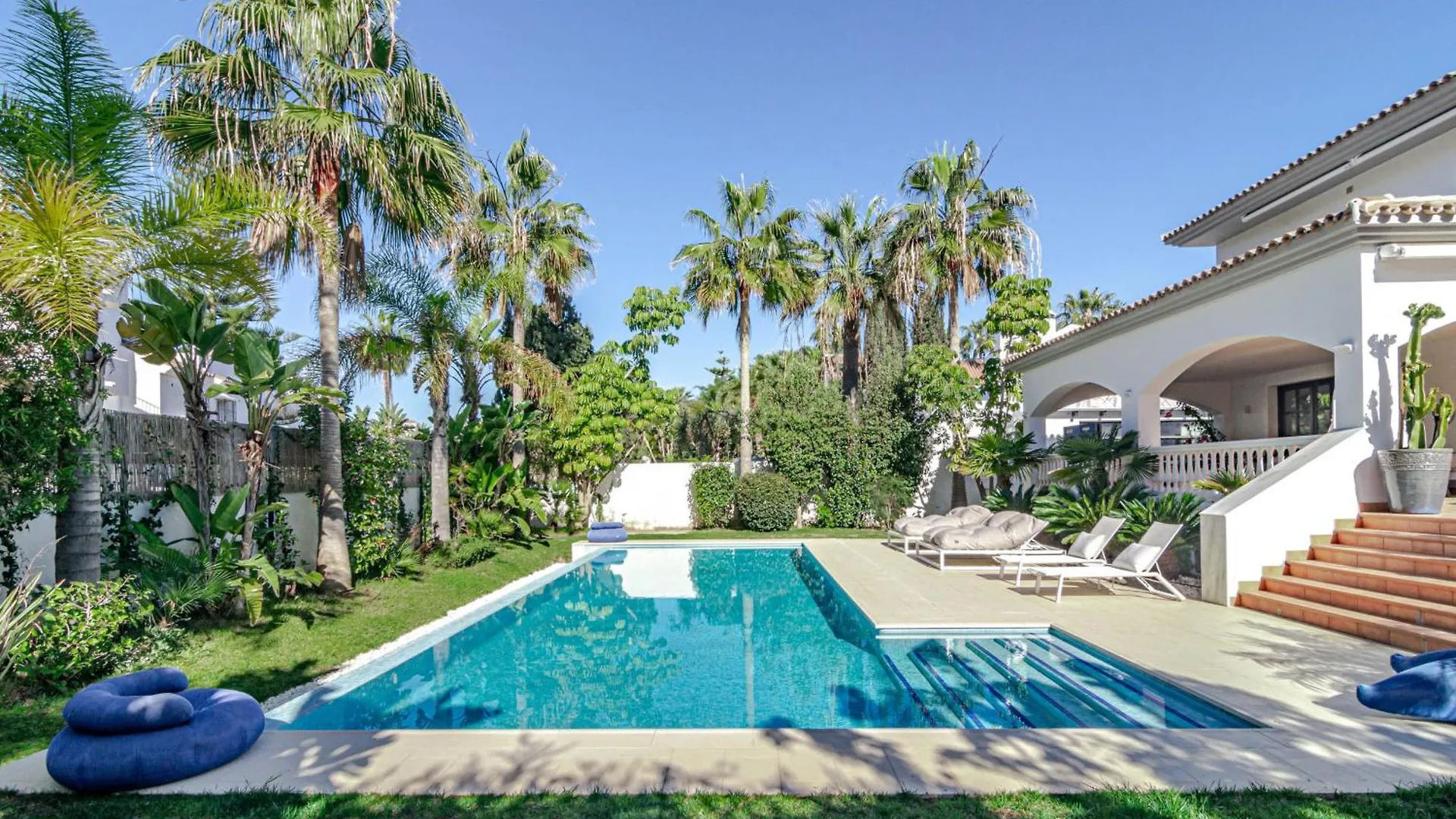 Cortijo Blanco Villa Marbella 0*,